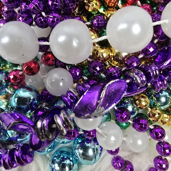 61 Vintage Mardi Gras Necklaces and a Beaded Bag - Picture 11 of 17